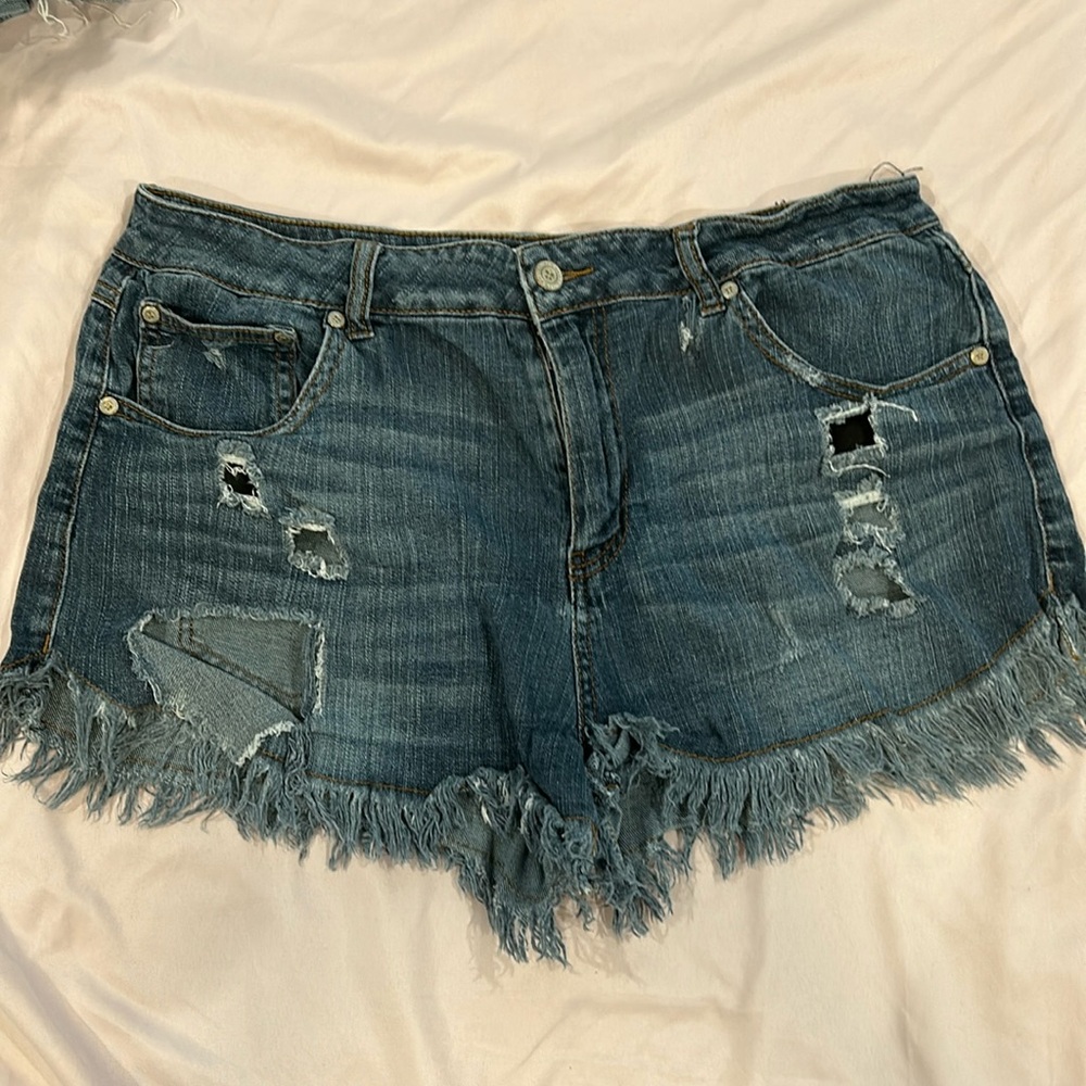 Super distressed shorts